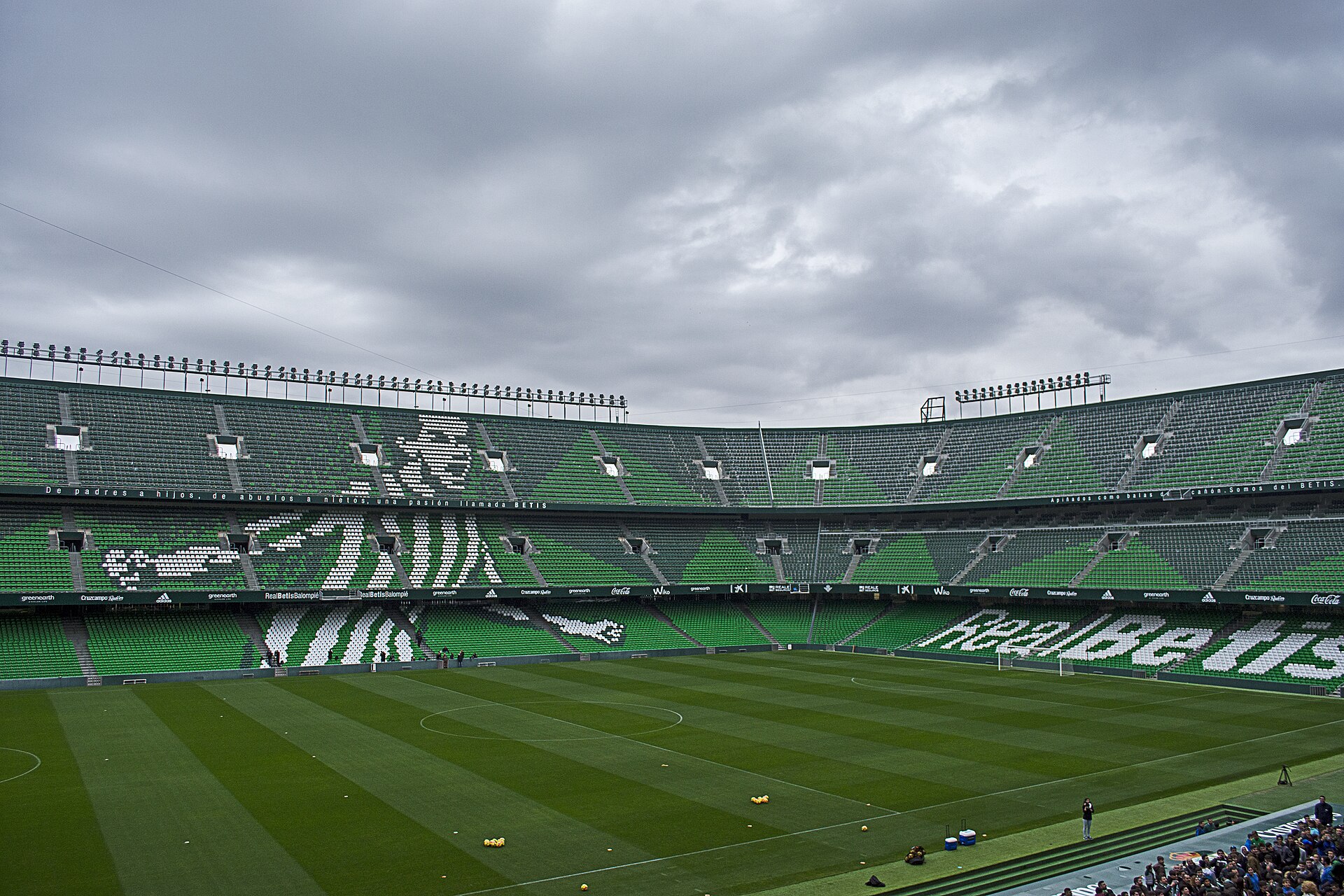 Estadio Benito Villamarín, het stadion van Real Betis in Sevilla. Let op: Betis speelt tijdens de verbouwing in La Cartuja; dit beeld toont het eigen stadion